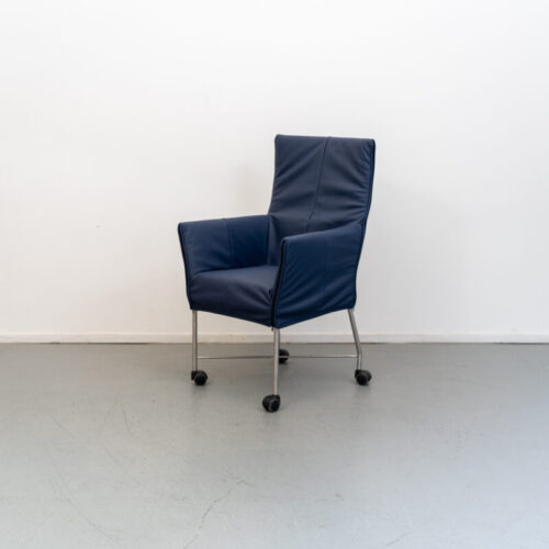 Montis Chaplin eetkamerstoelen kobaltblauw - verrijdbaar