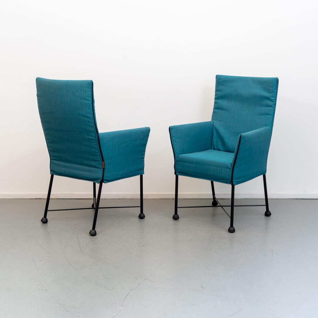 Montis Chaplin eetkamerstoelen blauwe stof