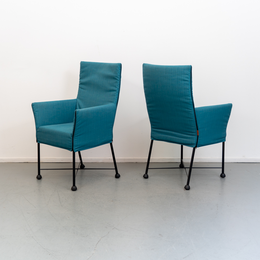 Montis Chaplin eetkamerstoelen blauwe stof