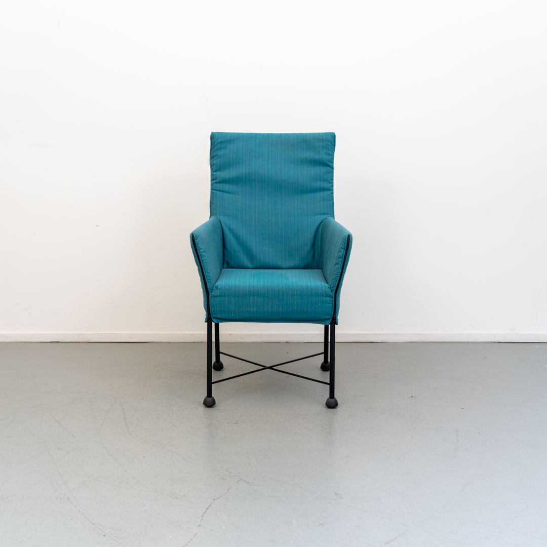 Montis Chaplin eetkamerstoelen blauwe stof