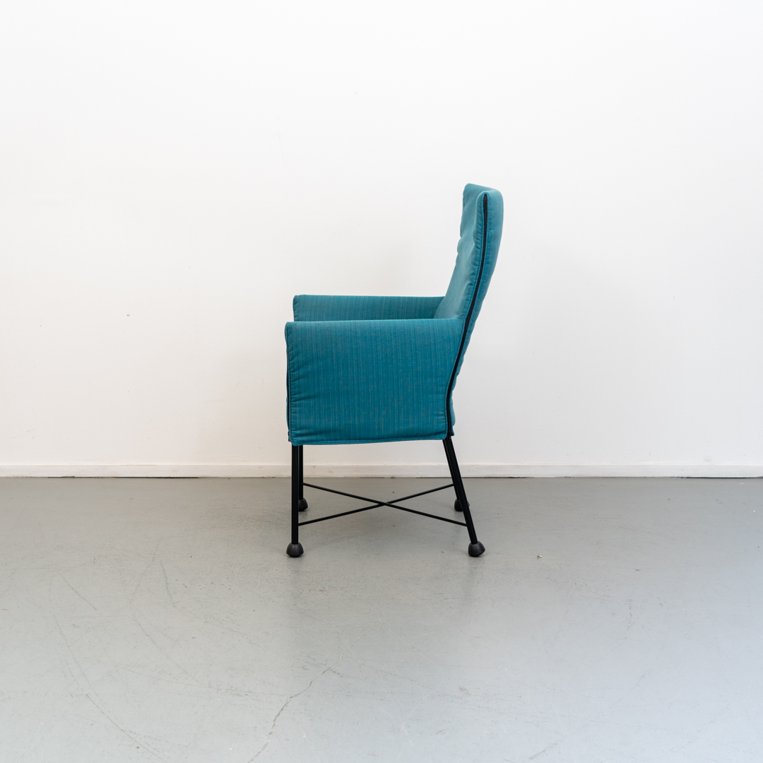 Montis Chaplin eetkamerstoelen blauwe stof