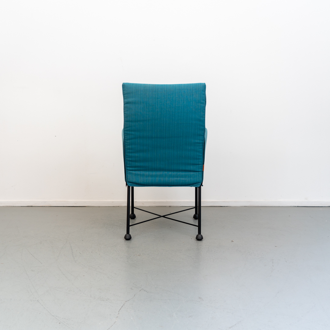 Montis Chaplin eetkamerstoelen blauwe stof