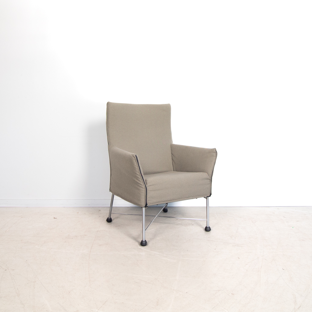 Montis Charly Fauteuil Beige Stof – Chroom onderstel met armleuningen