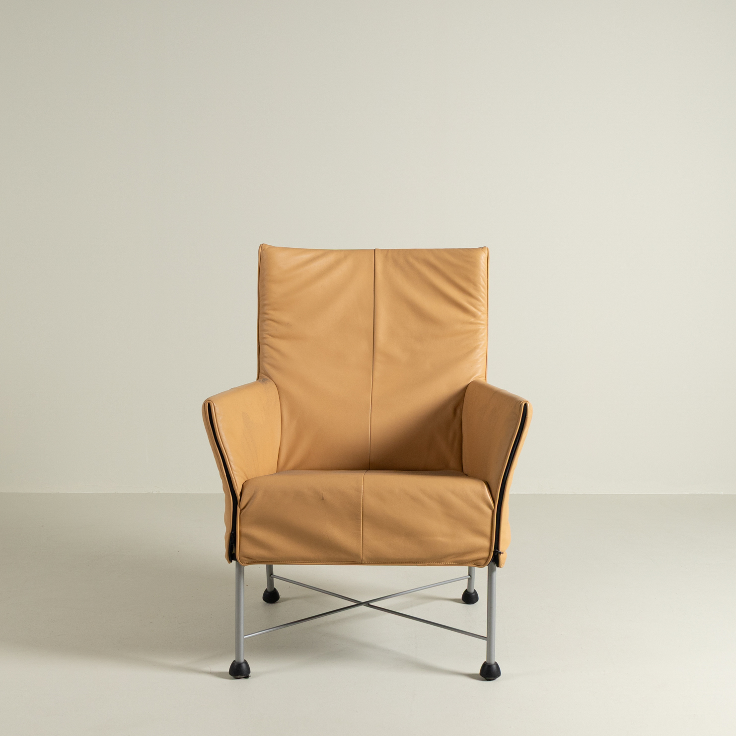 Montis Charly Fauteuil Vanille Leer - Aluminium (Op Doppen)