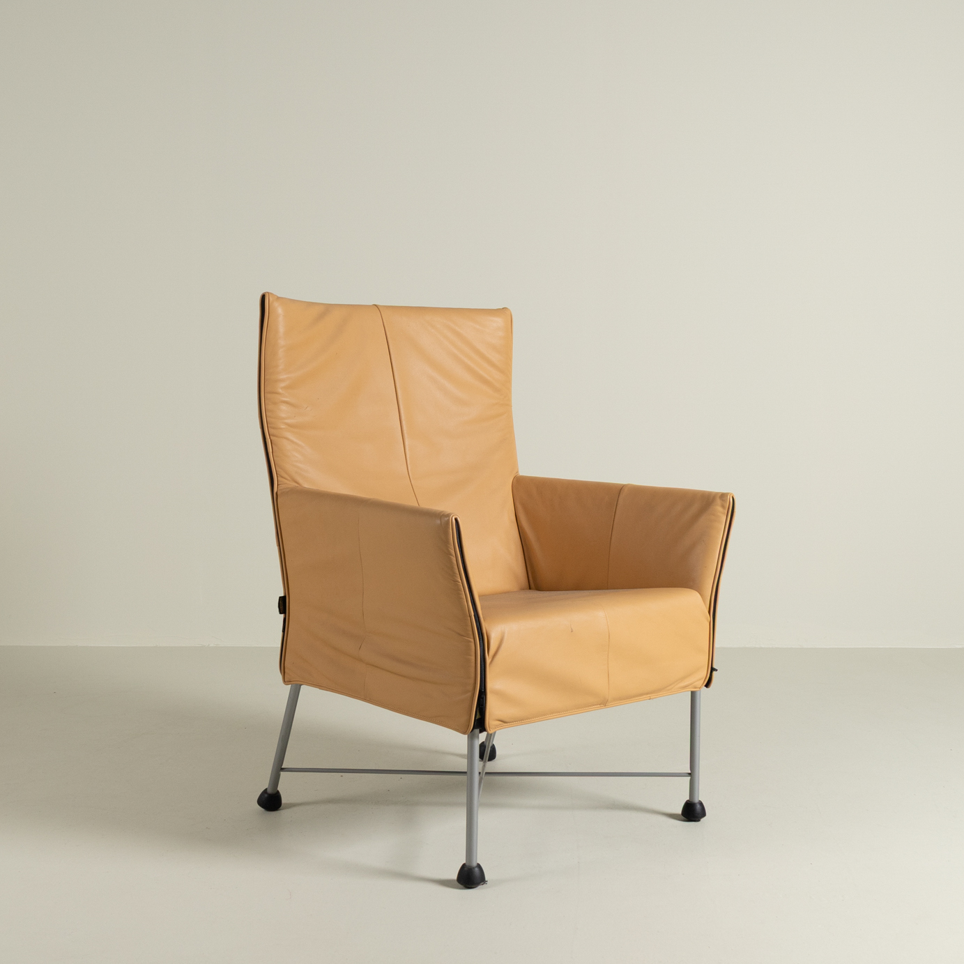 Montis Charly Fauteuil Vanille Leer - Aluminium (Op Doppen)