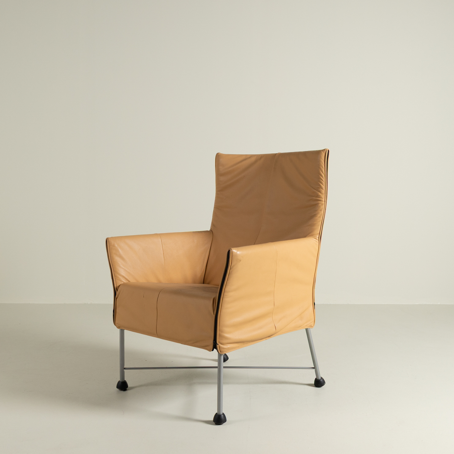 Montis Charly Fauteuil Vanille Leer - Aluminium (Op Doppen)