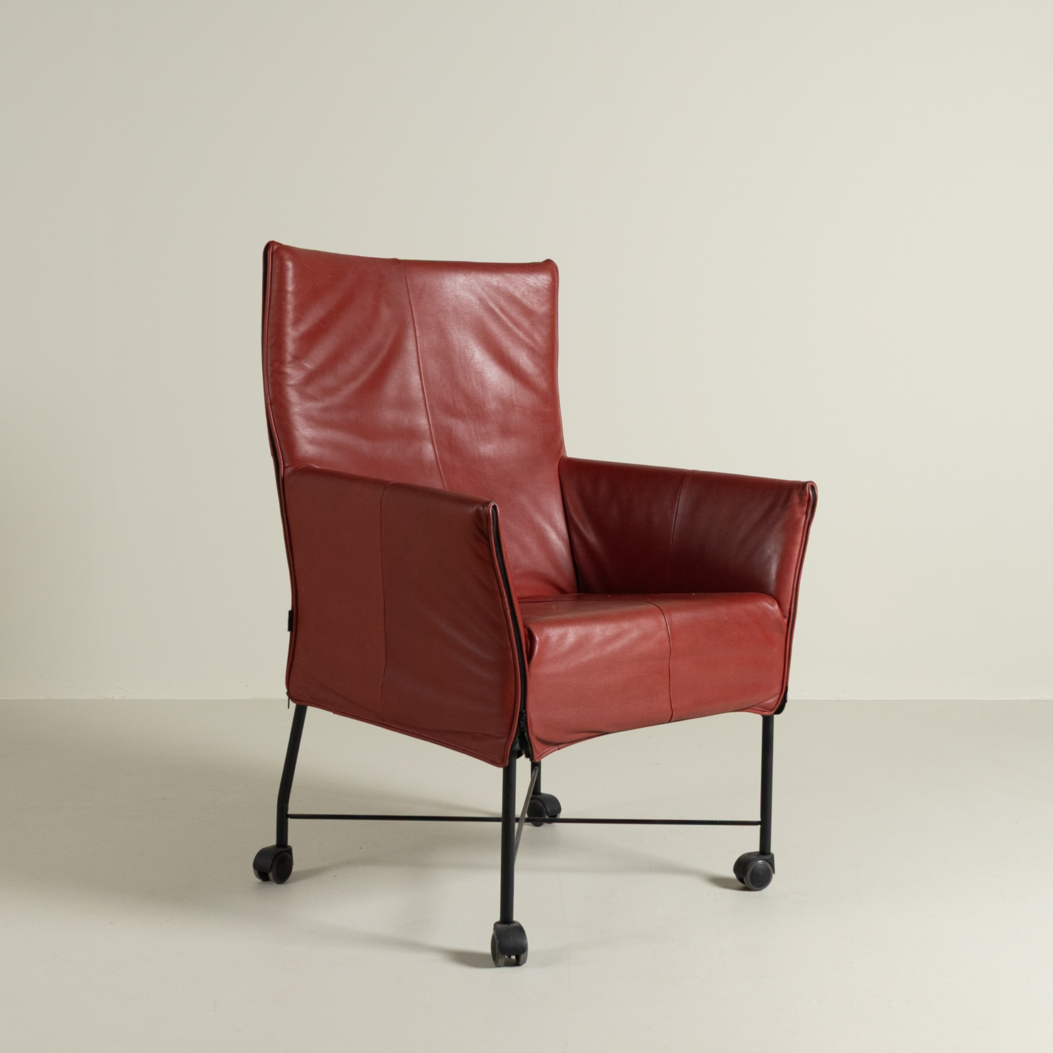 Montis Charly Fauteuil Rood Leer - Zwart (Op Wielen)