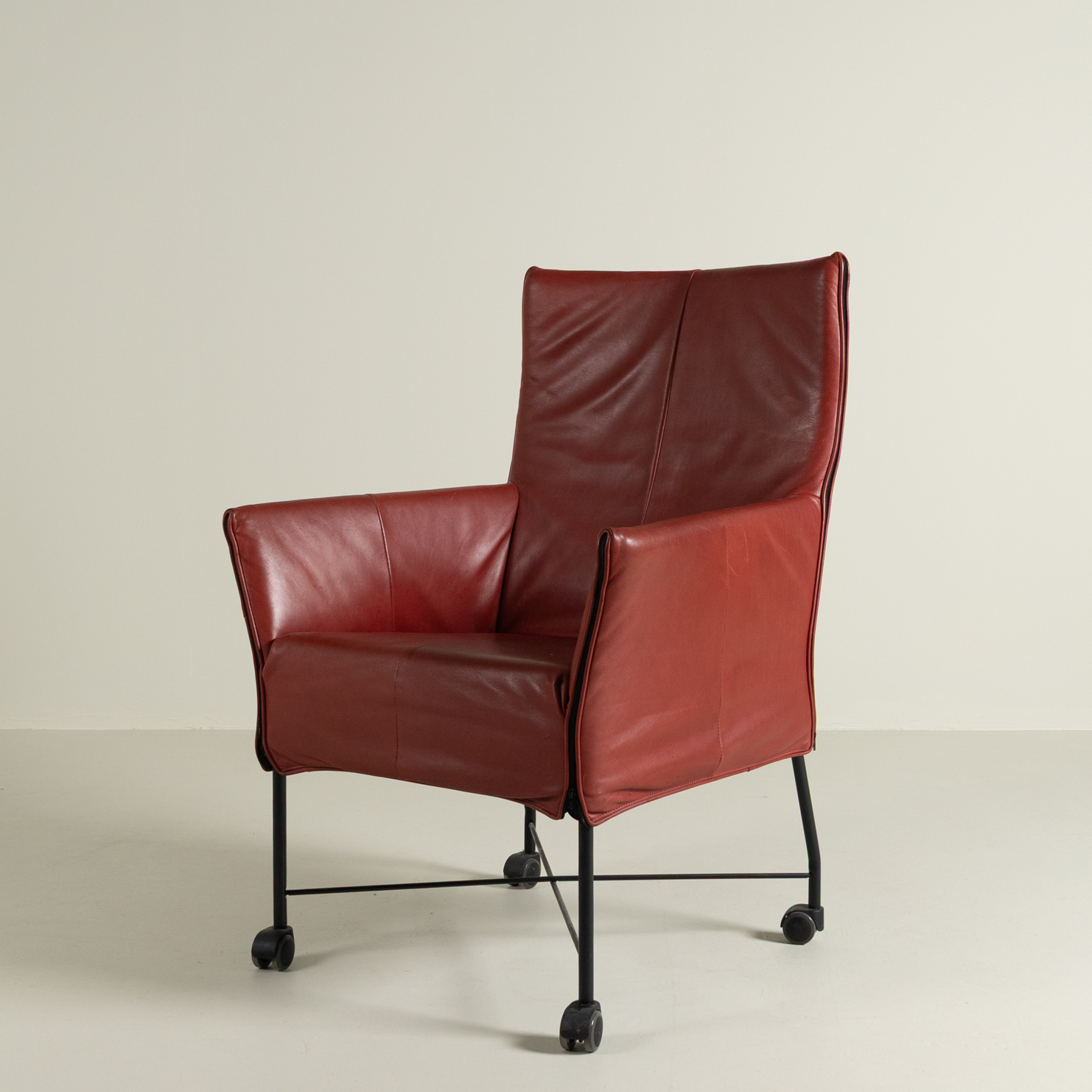 Montis Charly Fauteuil Rood Leer - Zwart (Op Wielen)