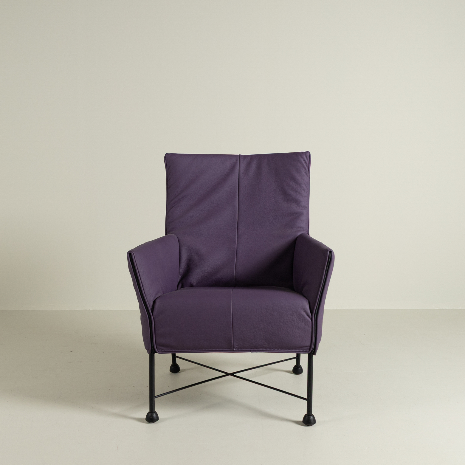 Montis Charly Fauteuil Paars Leer - Zwart (Op Doppen)