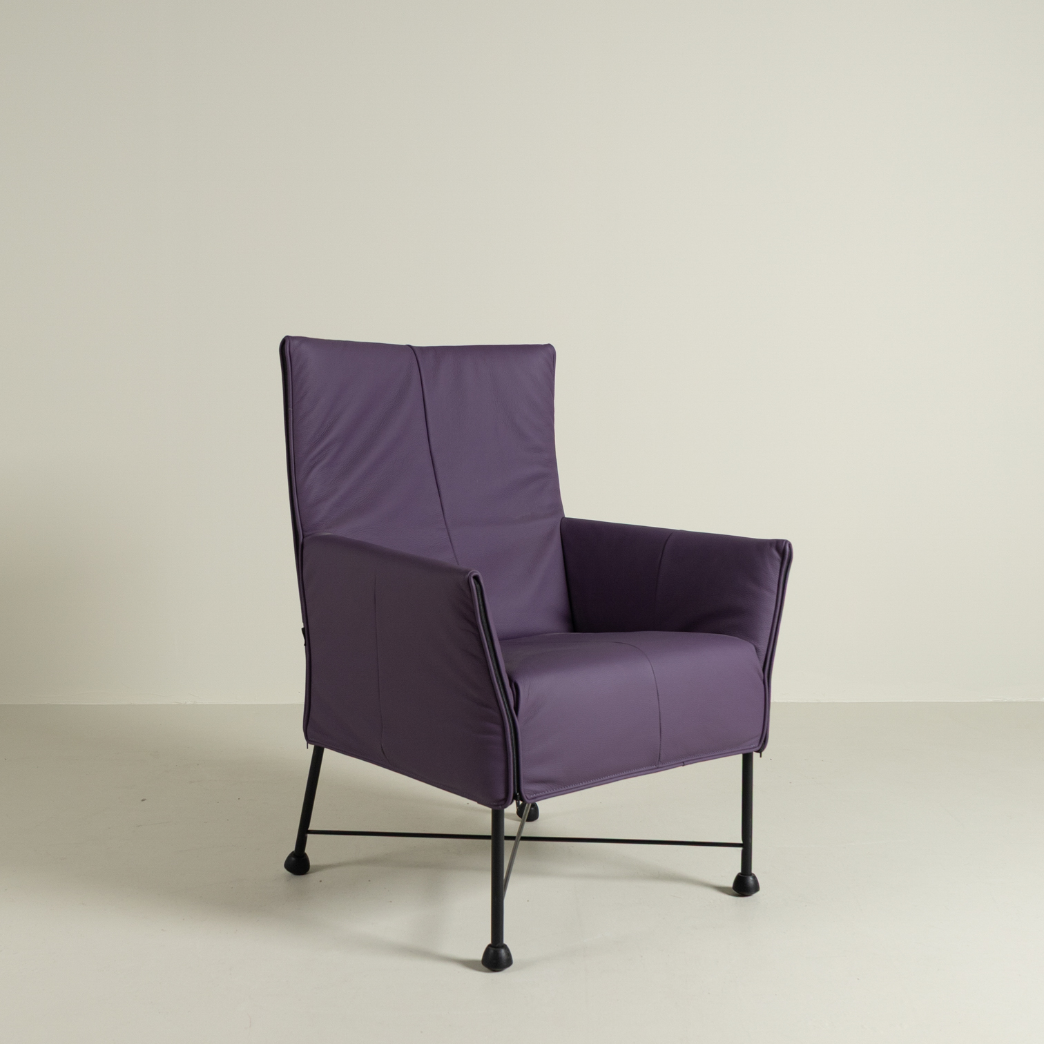 Montis Charly Fauteuil Paars Leer - Zwart (Op Doppen)