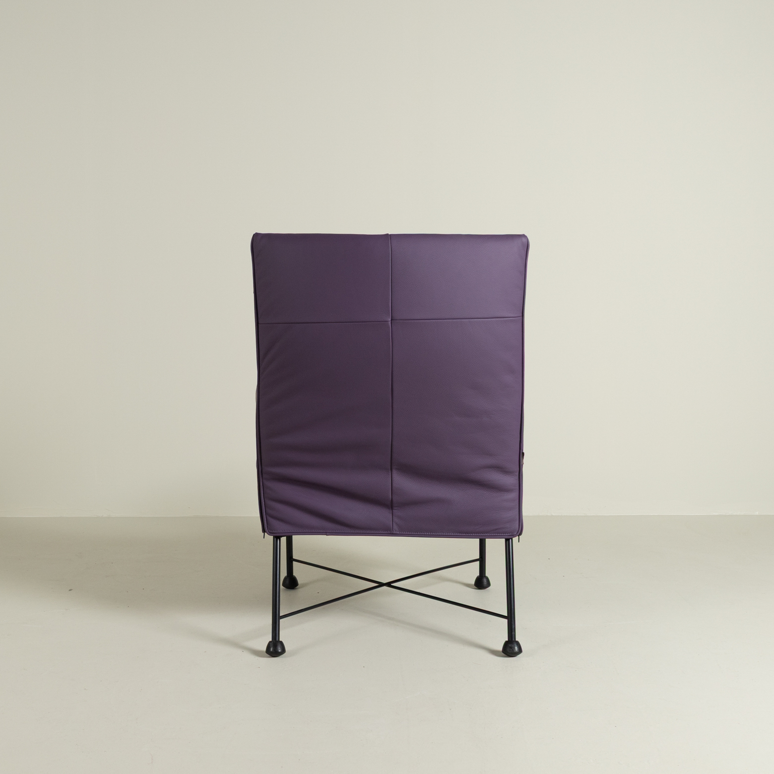 Montis Charly Fauteuil Paars Leer - Zwart (Op Doppen)