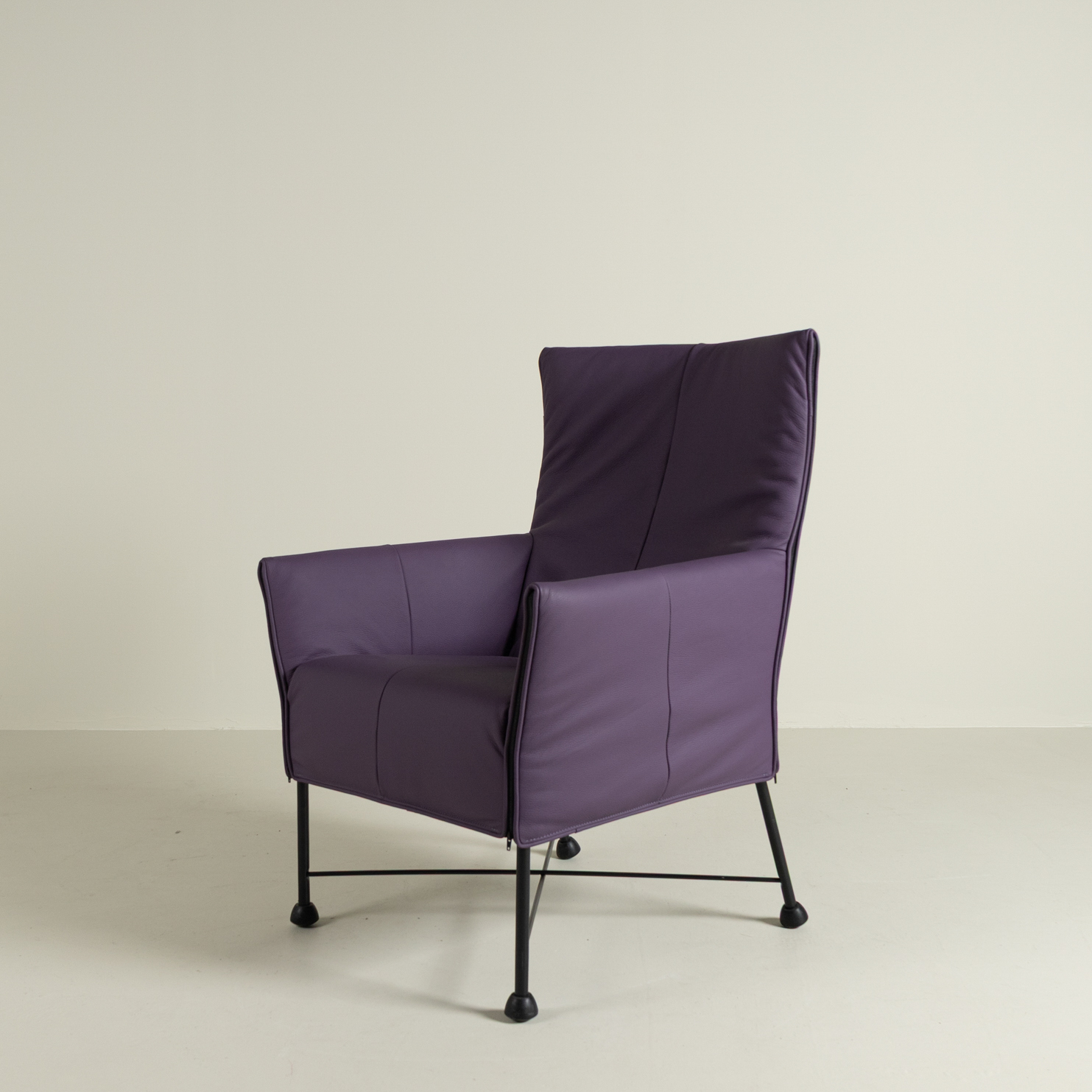 Montis Charly Fauteuil Paars Leer - Zwart (Op Doppen)