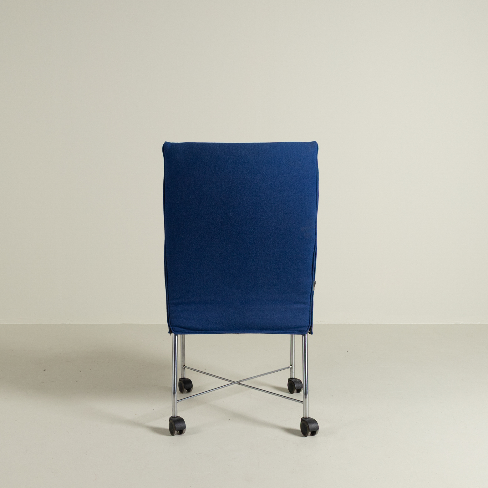 Montis Chaplin Blauw Stof - Aluminium (Op Wielen)