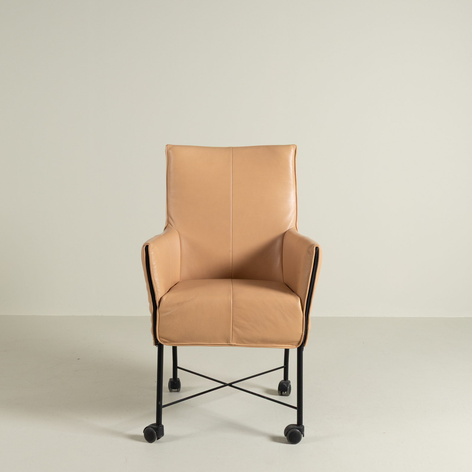 Montis Chaplin Vanille Leer - Zwart (Op Wielen)