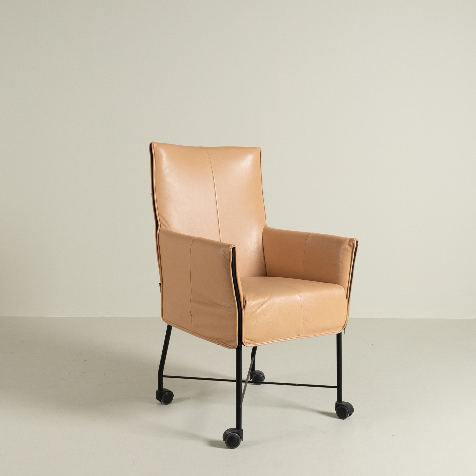 Montis Chaplin Vanille Leer - Zwart (Op Wielen)