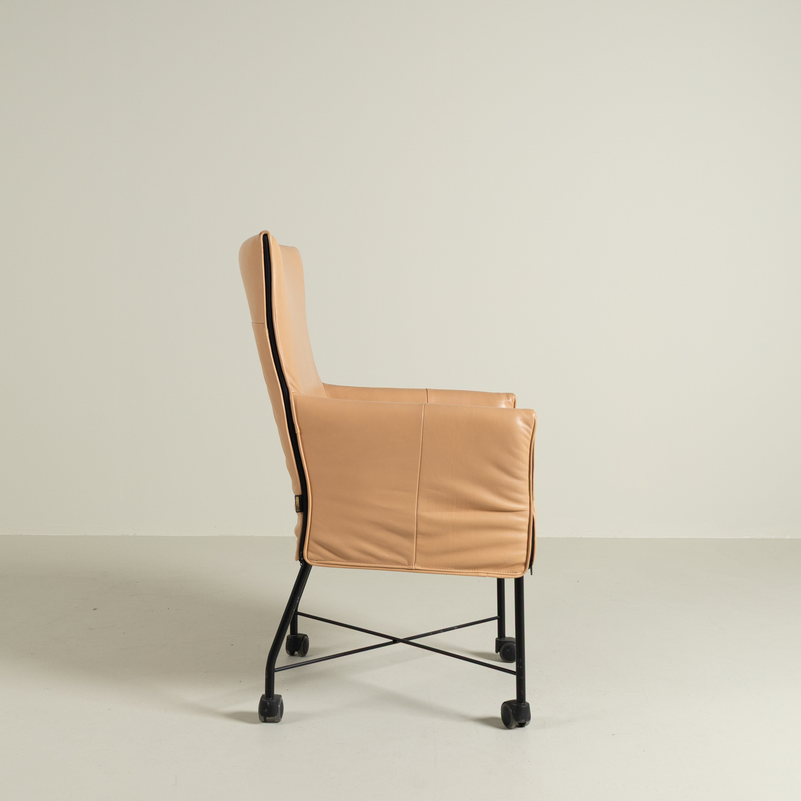 Montis Chaplin Vanille Leer - Zwart (Op Wielen)