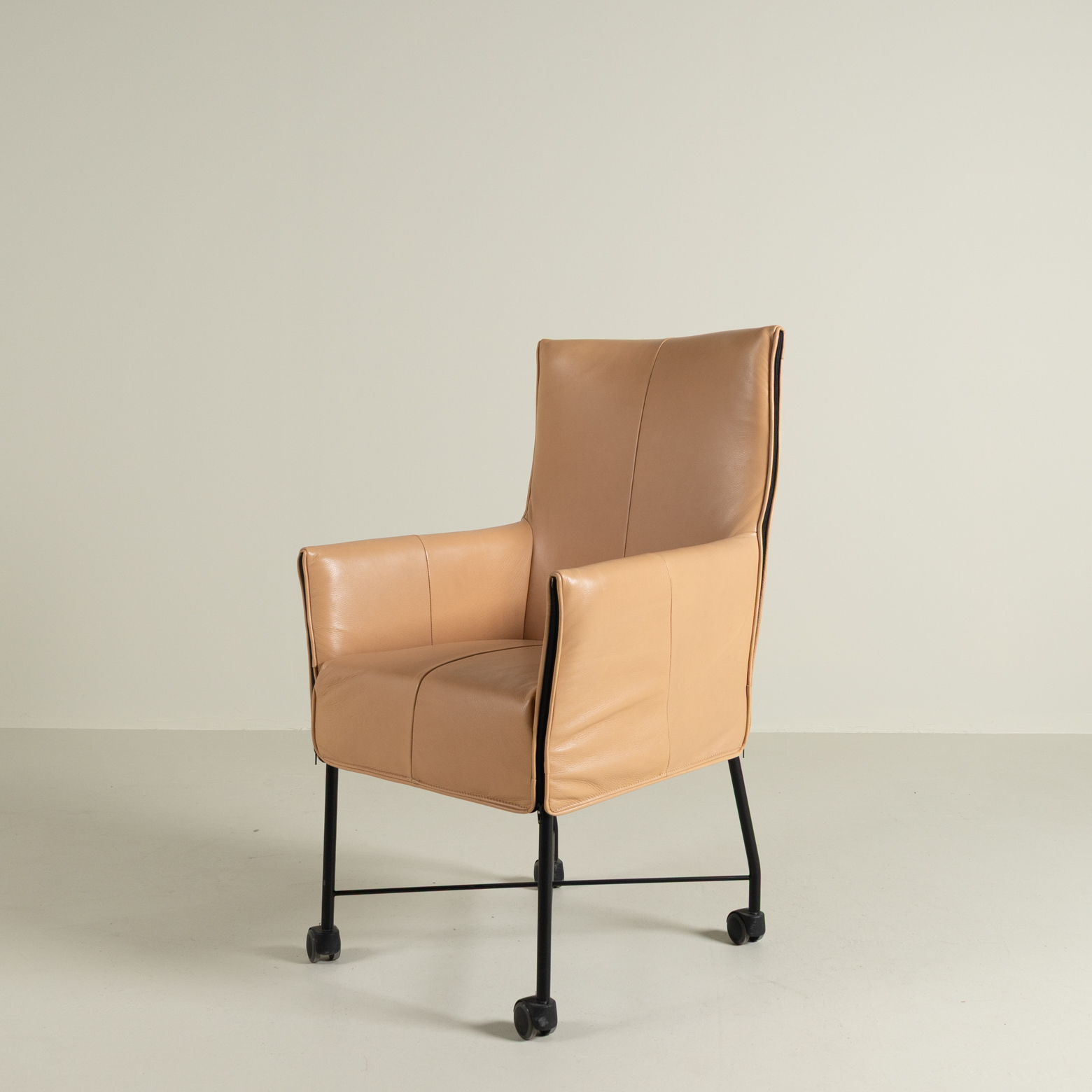 Montis Chaplin Vanille Leer - Zwart (Op Wielen)