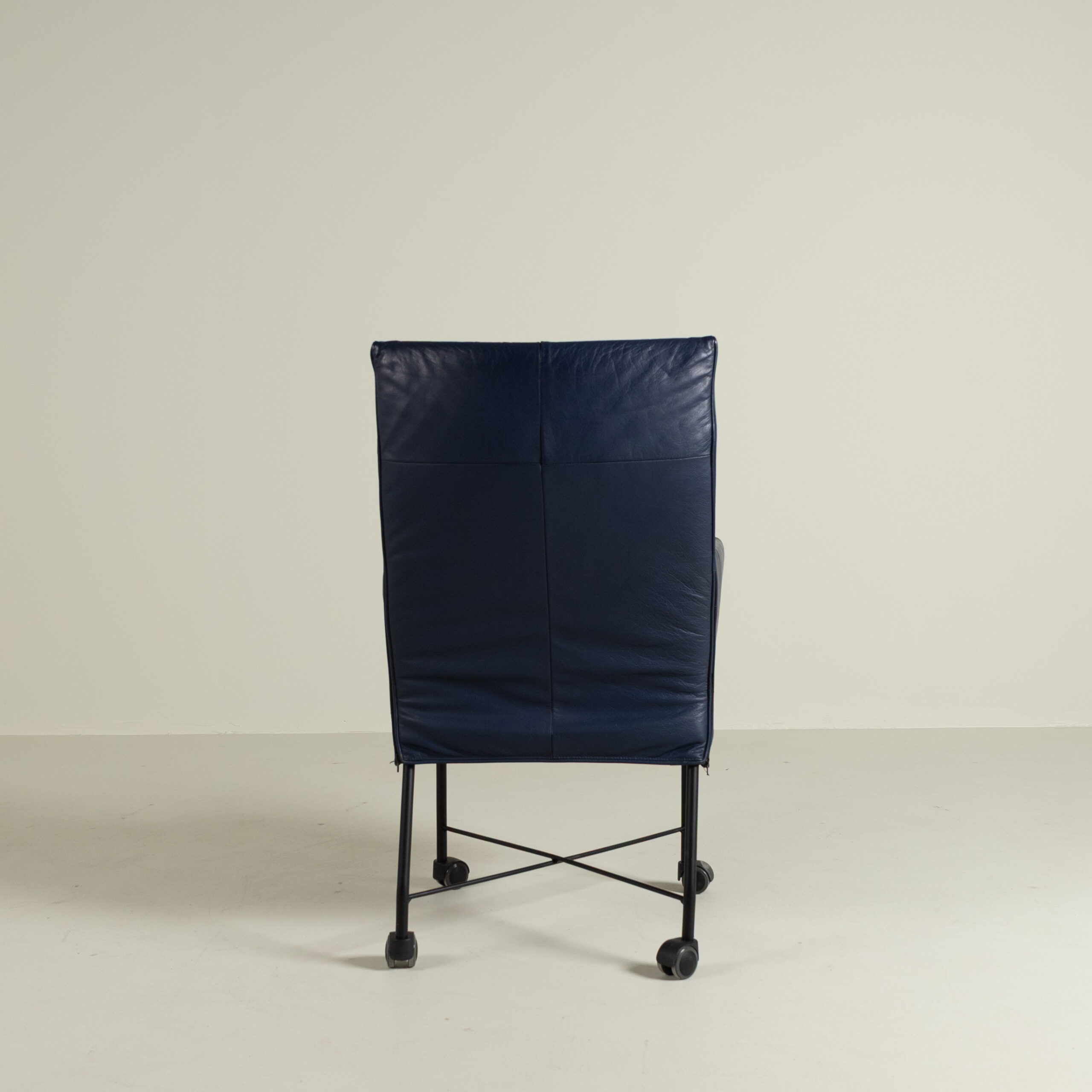 Montis Chaplin Stoel Donkerblauw Leer - Zwart (Op Wielen)