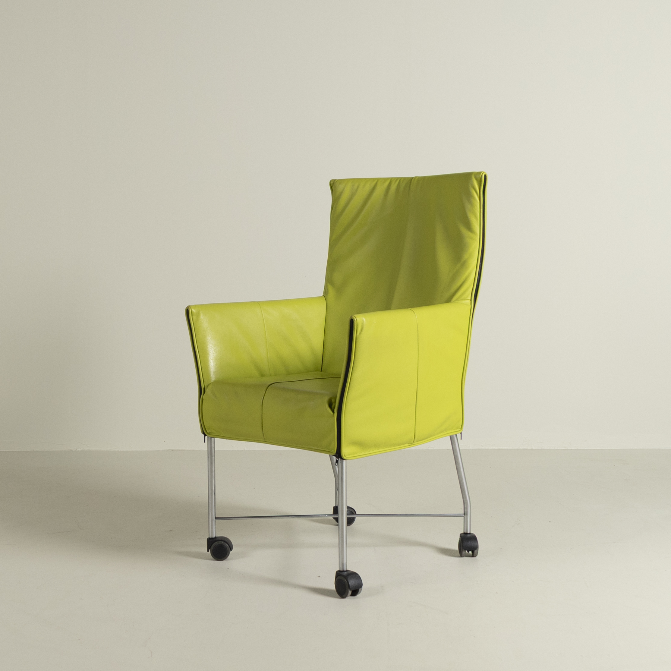 Montis Chaplin Lime Leer - Aluminium (Op Wielen)