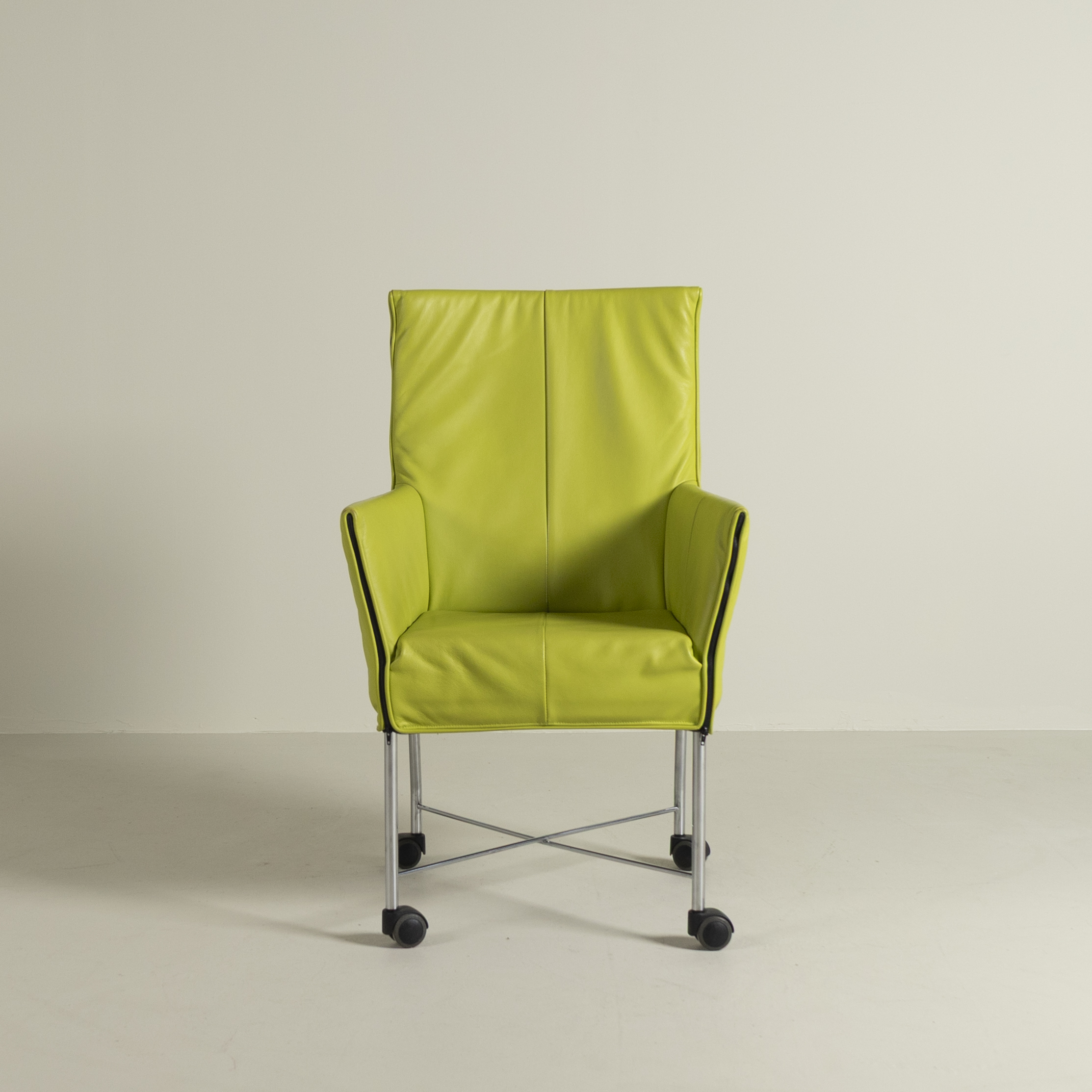 Montis Chaplin Lime Leer - Aluminium (Op Wielen)
