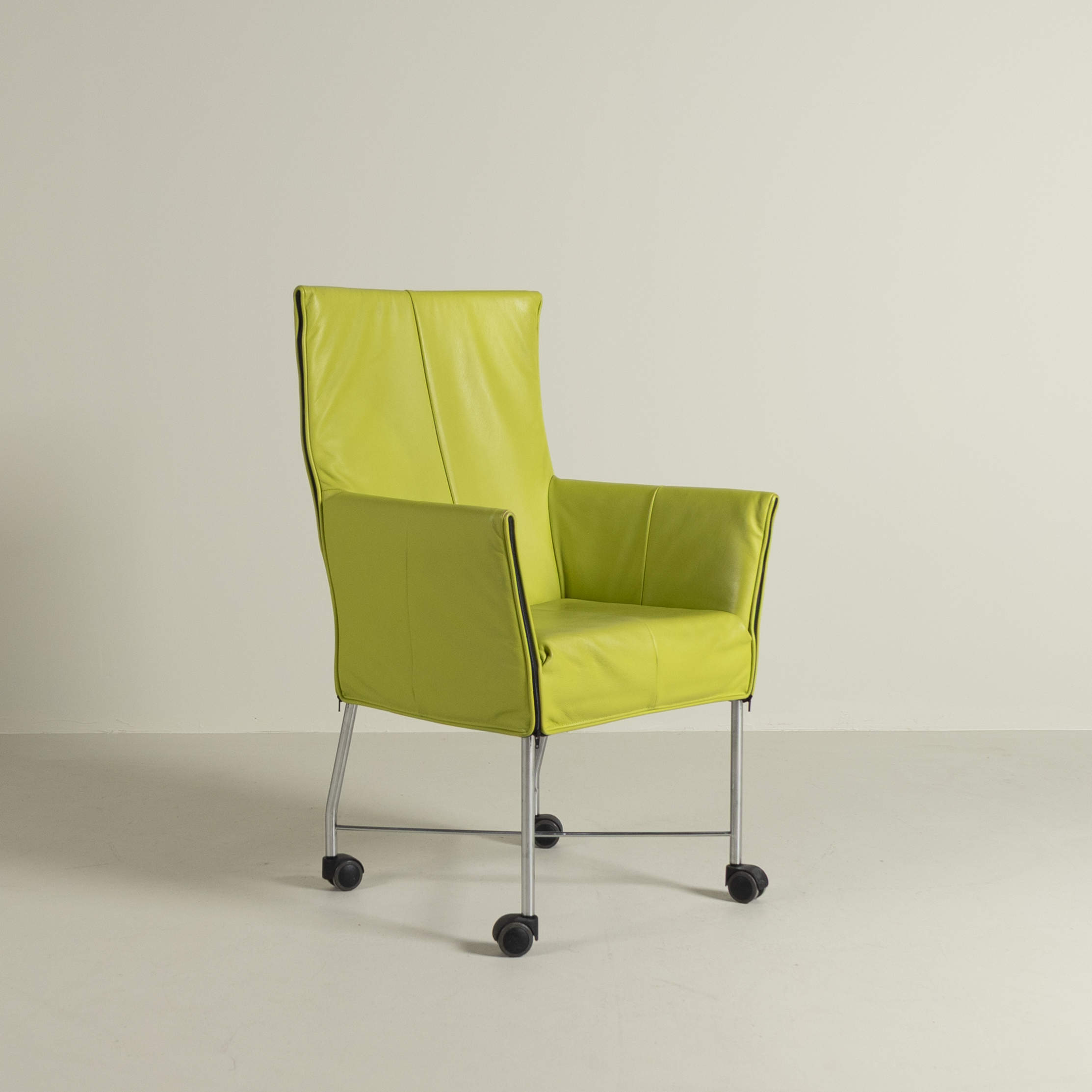 Montis Chaplin Lime Leer - Aluminium (Op Wielen)