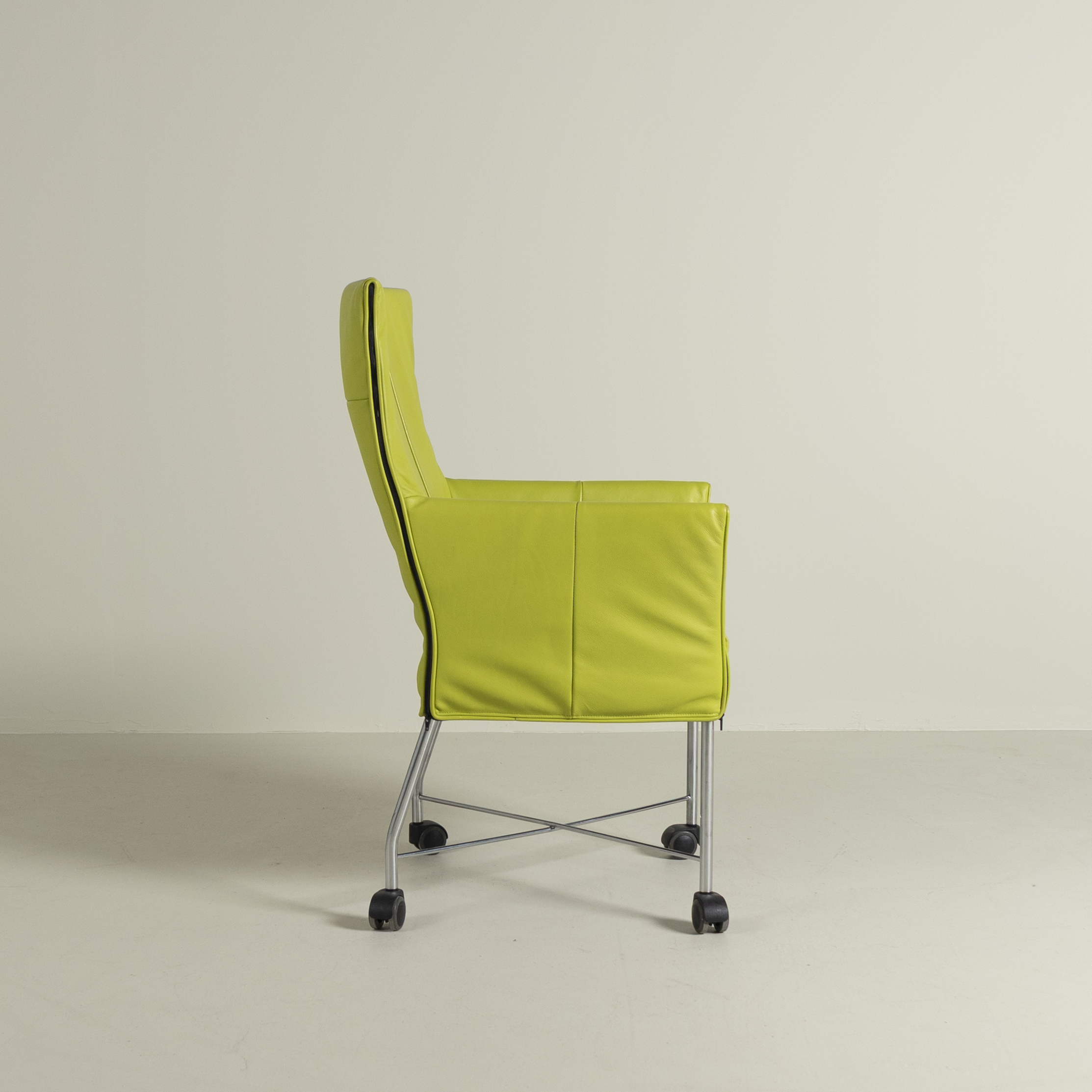 Montis Chaplin Lime Leer - Aluminium (Op Wielen)